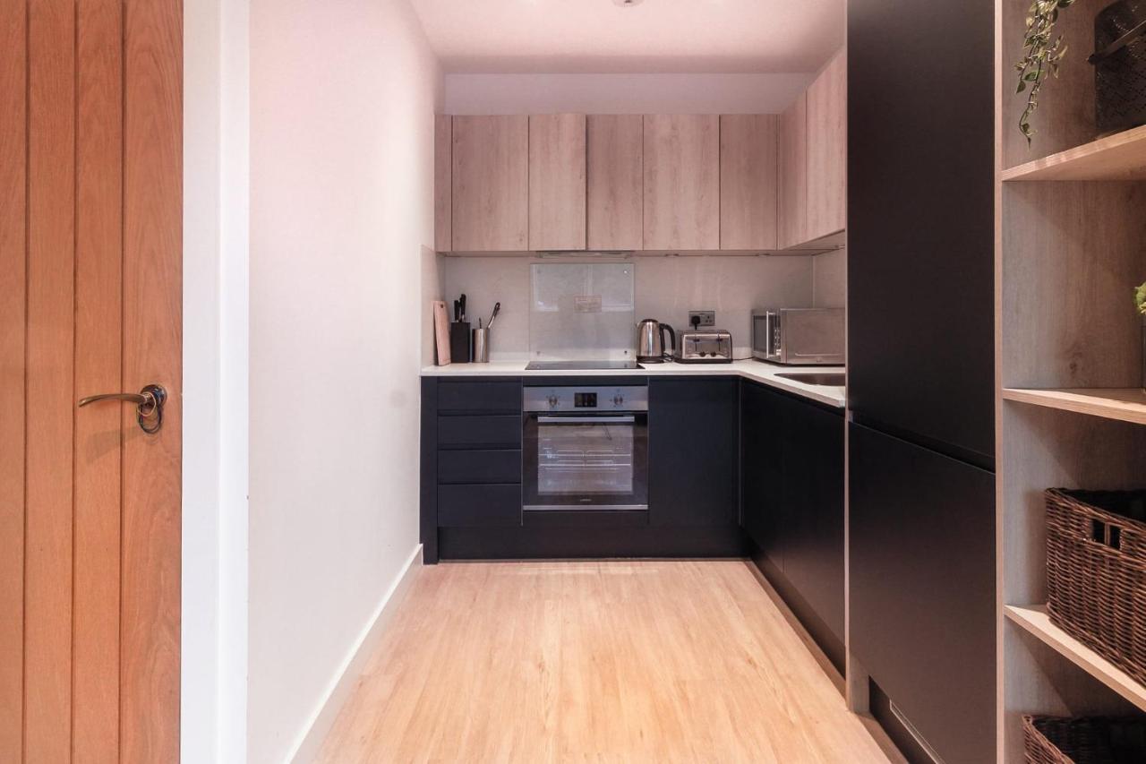 Furness House By Pay As U Stay Redhill  Εξωτερικό φωτογραφία