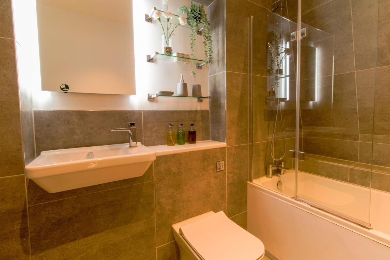 Furness House By Pay As U Stay Redhill  Εξωτερικό φωτογραφία