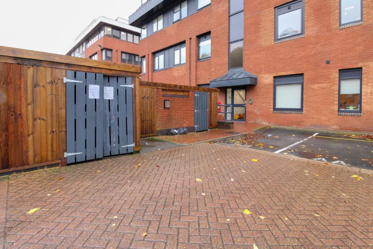 Furness House By Pay As U Stay Redhill  Εξωτερικό φωτογραφία